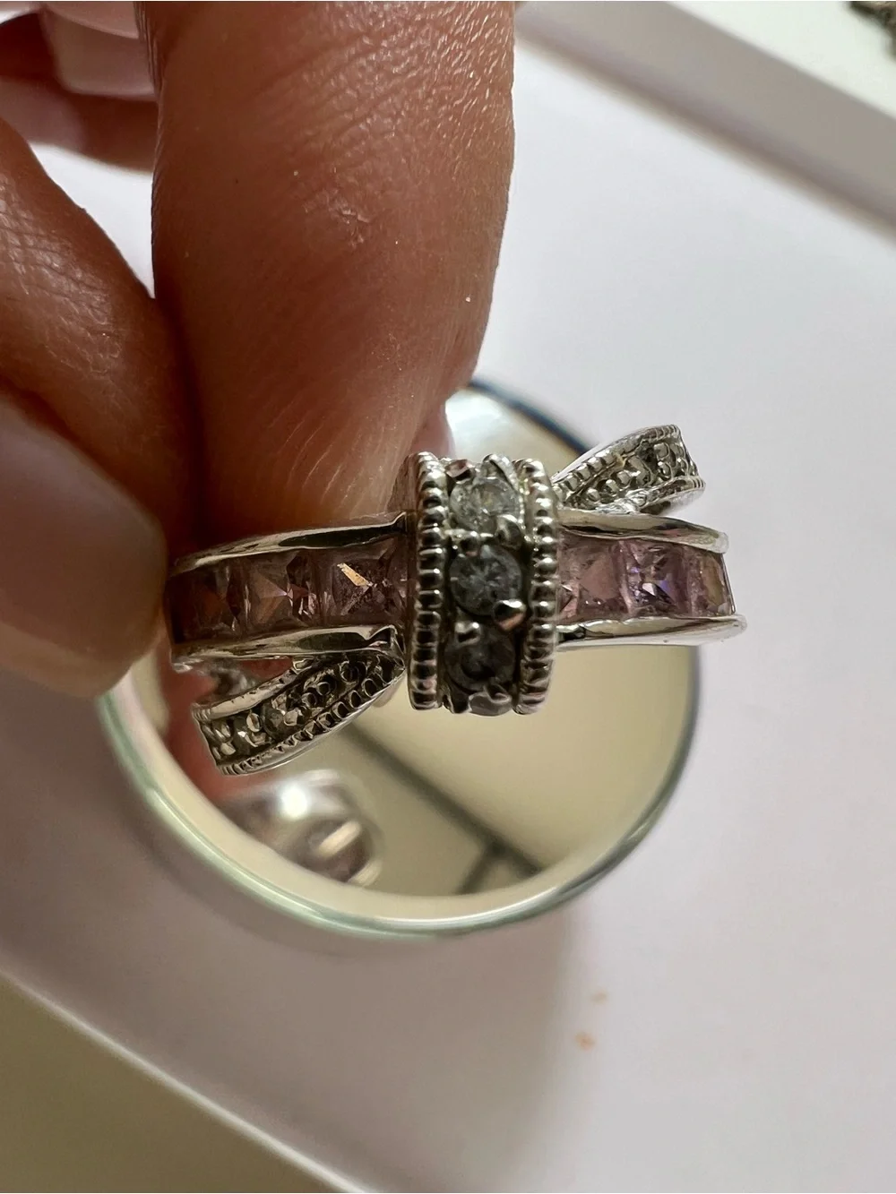 10k white gold Pink and clear stones ribbon ring